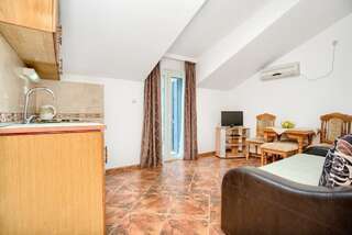 Апартаменты Apartments Rozer Котор Апартаменты с 1 спальней, балконом и видом на море (для 4 взрослых)-3