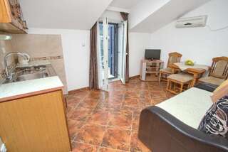 Апартаменты Apartments Rozer Котор Апартаменты с 1 спальней, балконом и видом на море (для 4 взрослых)-4